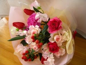 春らしくピンクの花束「さくら花店　三馬店」（石川県金沢市の花屋）のギャラリー写真